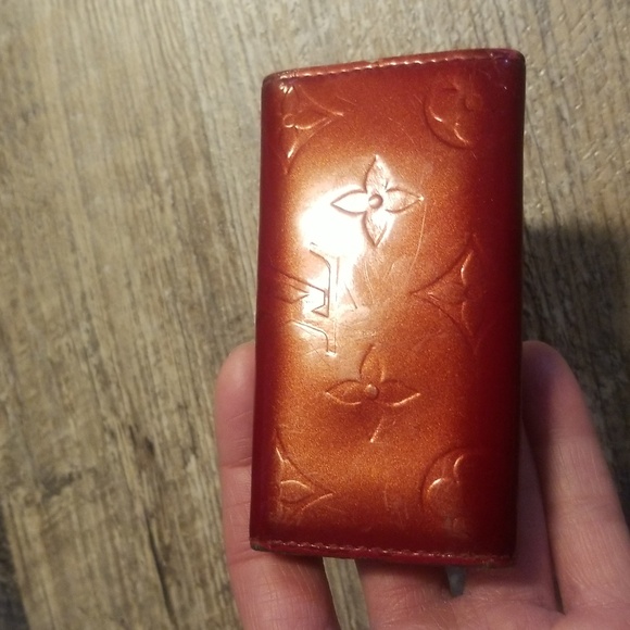LOUIS VUITTON Red vernis Key Holder - Picture 5 of 17